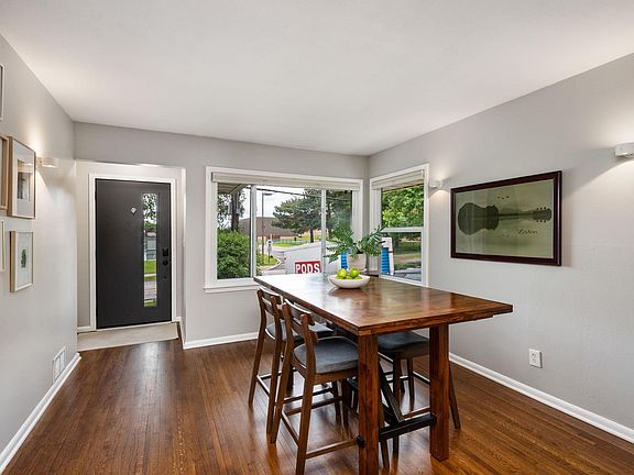 3rd image of 3012 33rd Ave NE