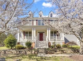 25252 Edenfield Ln, Chantilly, VA 20152