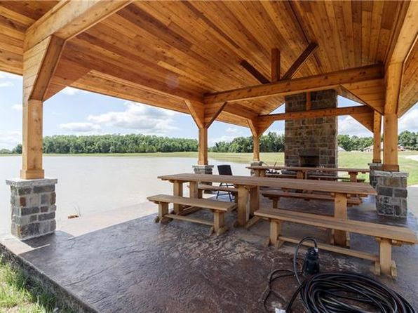 161 SW 11th Rd, Warrensburg, MO 64093