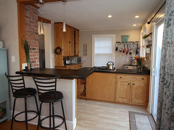 Kitchen  pennisula