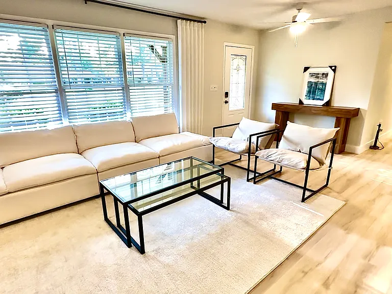 1605 Ivy Dr — Photo 4