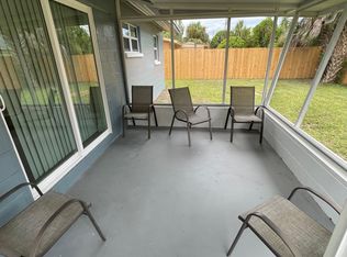 8566 119th St, Seminole, FL 33772