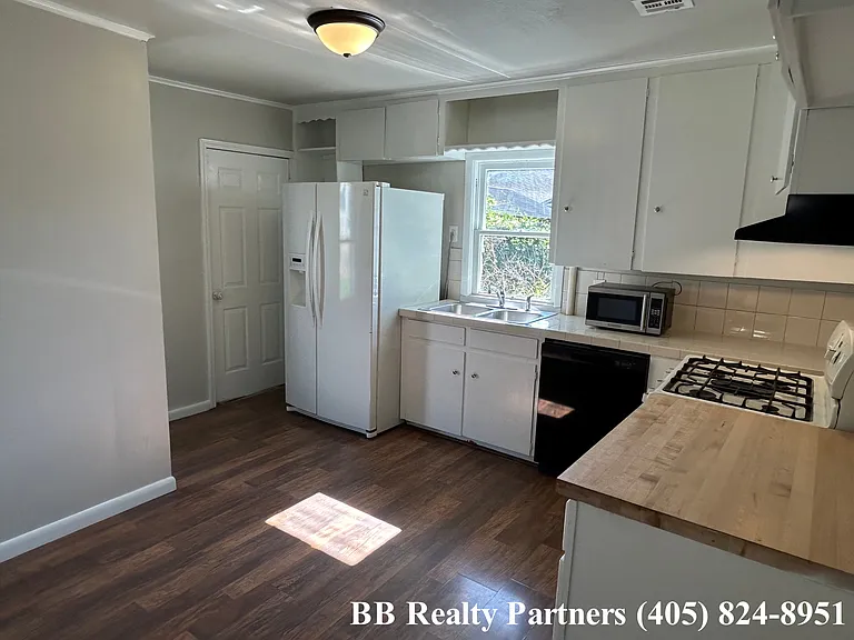 1122 S Xanthus Pl — Photo 5