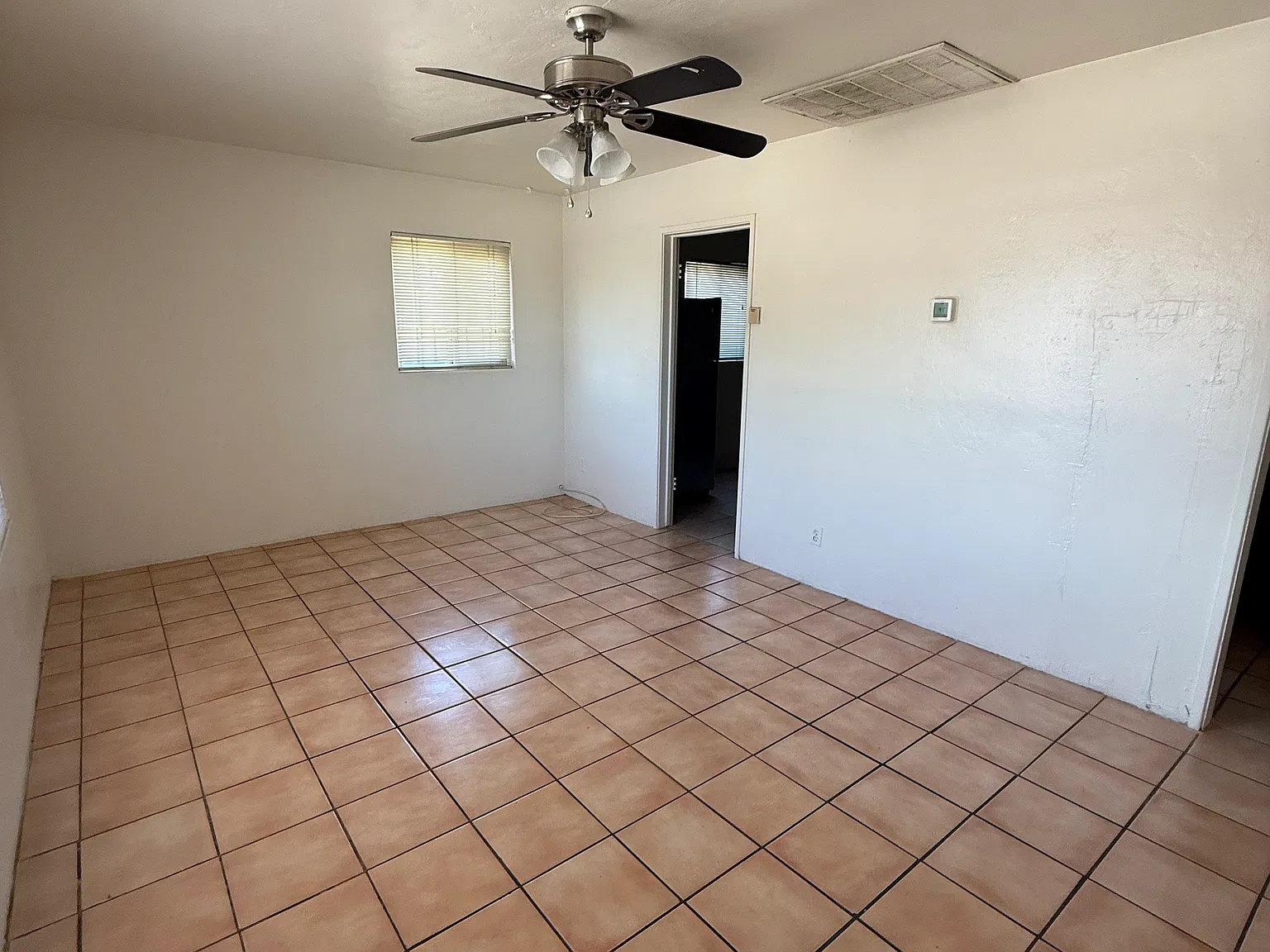 3 bed, $2,370 — Photo 4