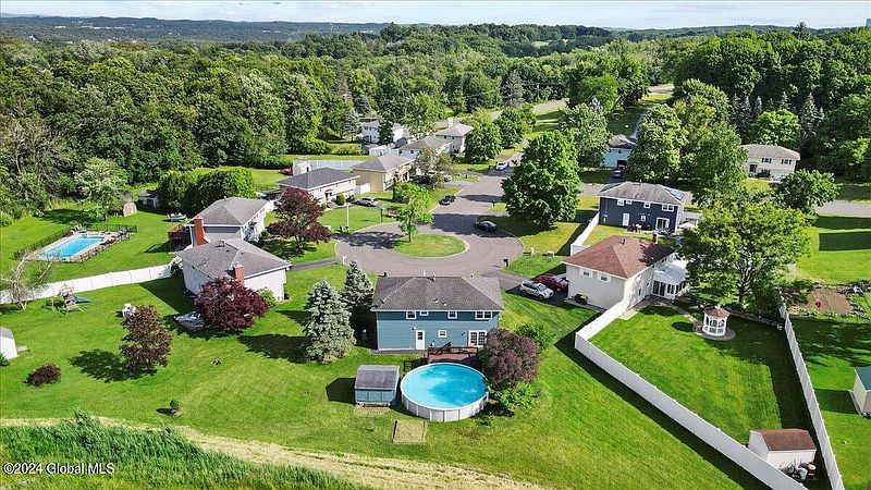 3rd image of 8 Deborah Drive