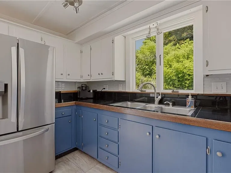 21 Clinton Ave — Photo 11