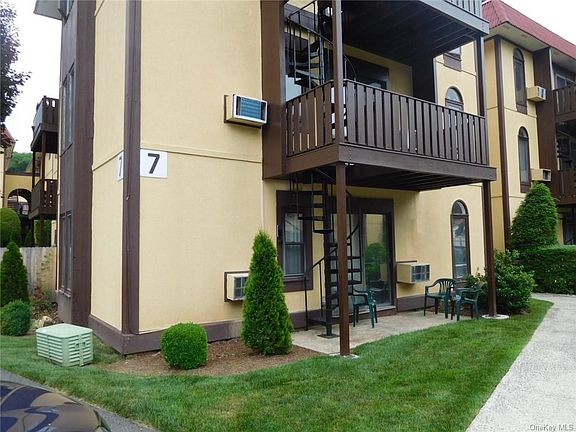 3rd image of 7 Granada Cres APT 12