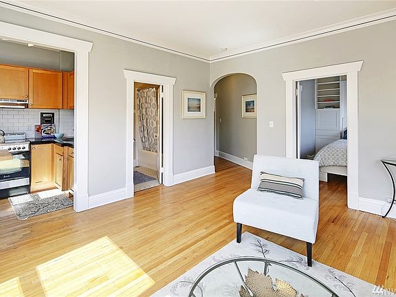 4th image of 905 NE 43rd St APT 311