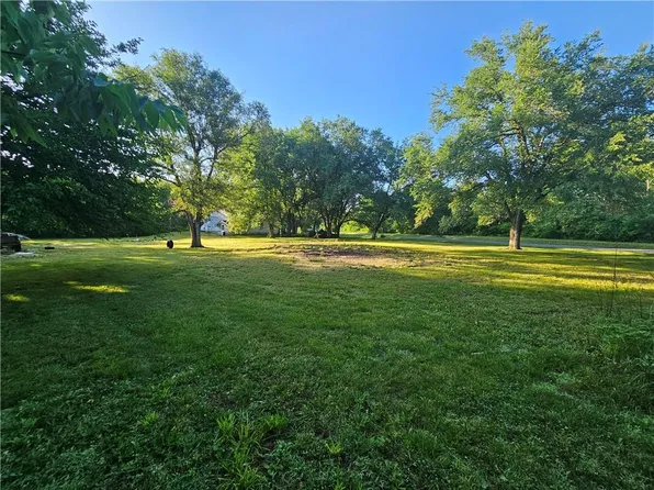 611 W Samuel St, Hamilton, MO 64644