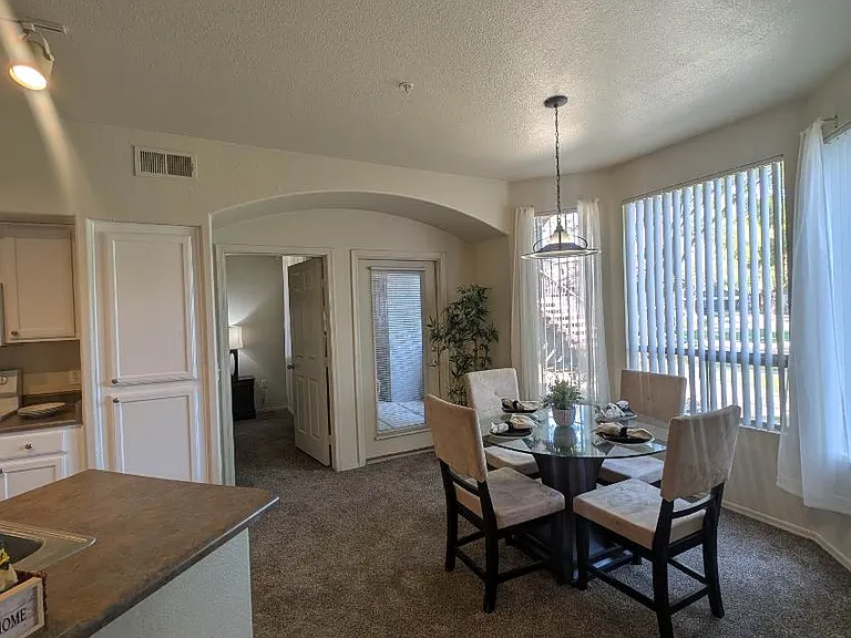 1 bedroom dining area