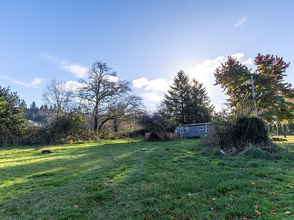 5th image of 386 SW Siletz River Dr