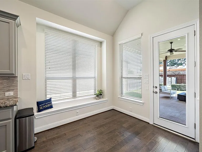 8915 Leaning Hollow Ln — Photo 6