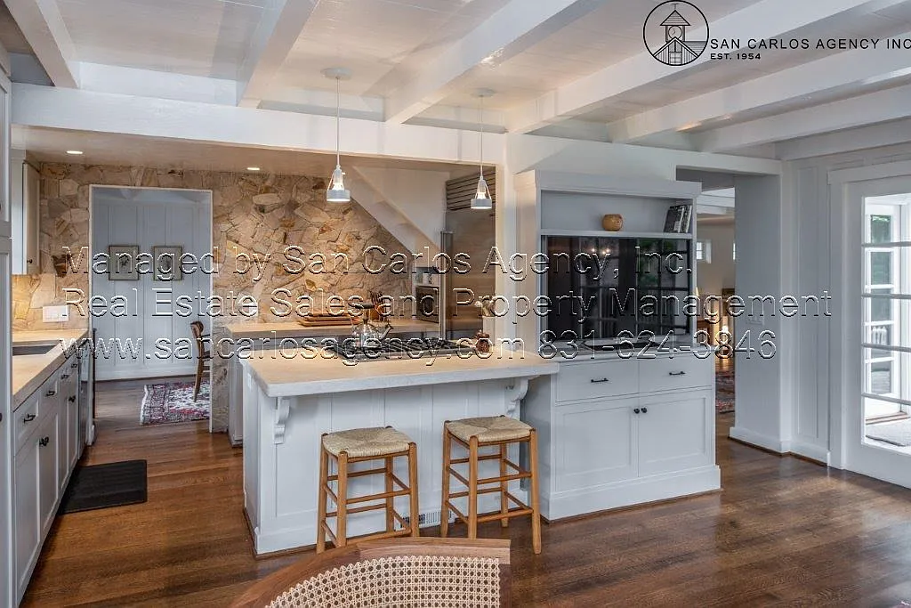Beautiful, Remodeled Home in Carmel Point — Photo 4