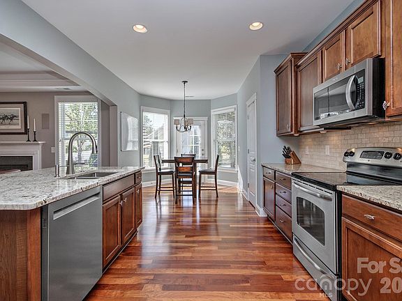 5th image of 8029 Whitehawk Hill Rd