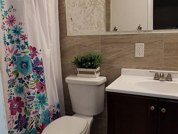 5th image of 130 NE 41st St #14