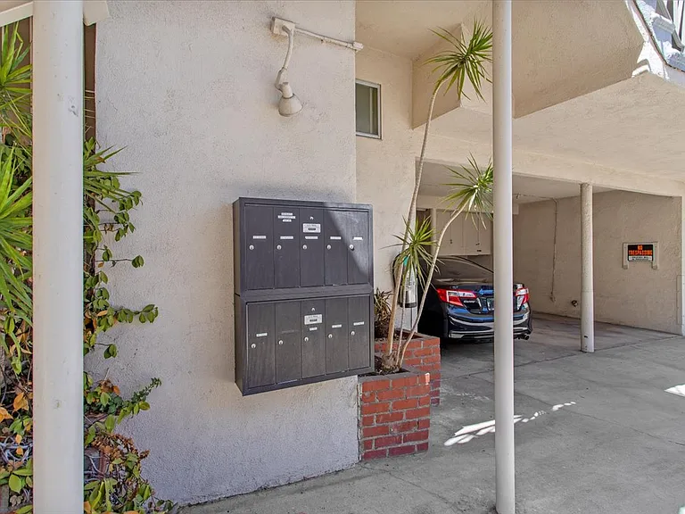 908 N San Vicente Blvd #3 — Photo 15