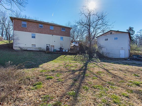 4th image of 903 N Graycroft Ave
