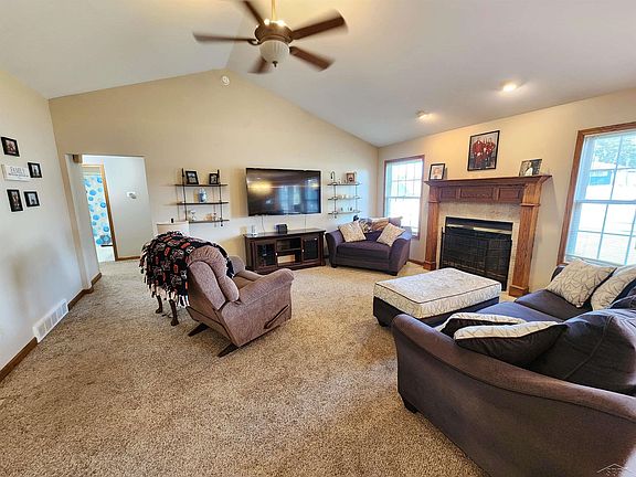 3rd image of 360 Southridge Dr