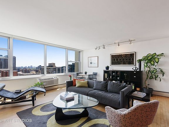 4th image of 336 W Wellington Ave APT 2501