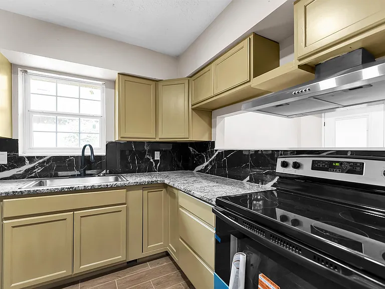 6211 Coachgate Dr — Photo 33