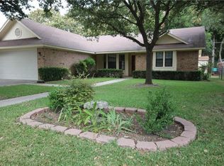 2106 Lark Ln, Taylor, TX 76574