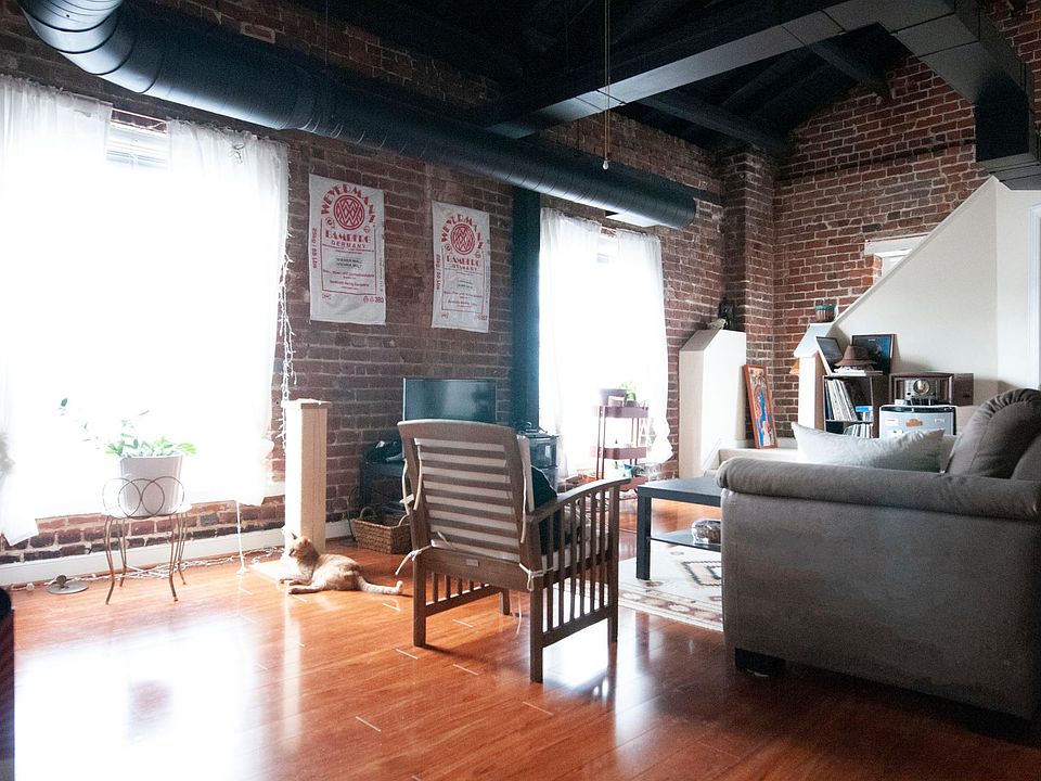 1st image of 2401 E Franklin St APT 407