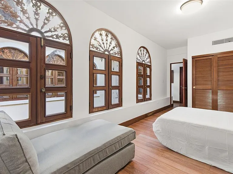 65 Calle San Francisco — Photo 11