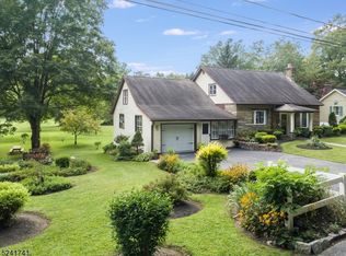 27 Valley St, Columbia, NJ 07832