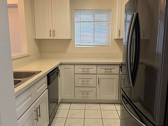 2nd image of 686 S Ardmore Ave APT 404