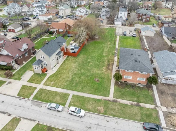 (undisclosed Address), North Chicago, IL 60064