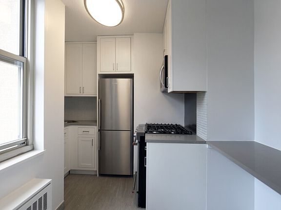 4th image of 154 E 29th St #1010