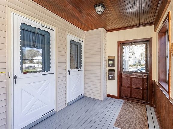3rd image of 3 Five Swan Ave