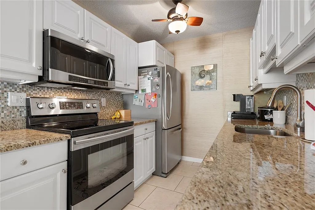 2 bed, 2.0 bath, 1046 sqft, $4,500 — Photo 4