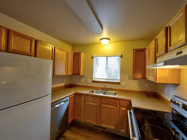 1133 NE Hidden Valley Dr #A-D — Photo 3