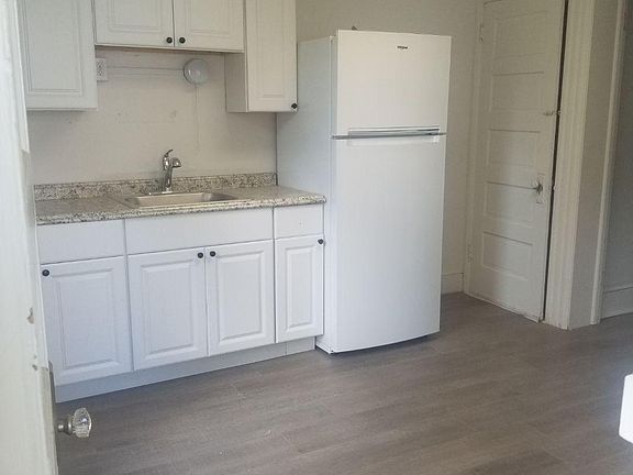2nd image of 1106 Olive St Floor 1