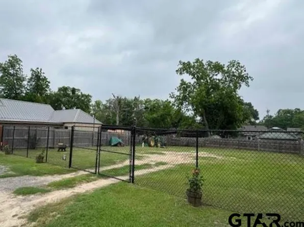 212 Rogers Ave, Henderson, TX 75654