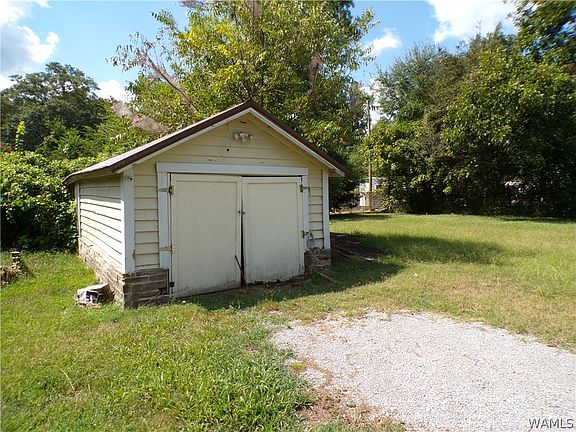 5th image of 833 3rd Ave NE