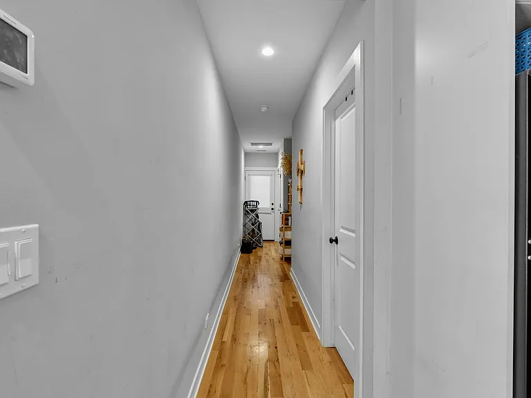 920 W Oakdale — Photo 54