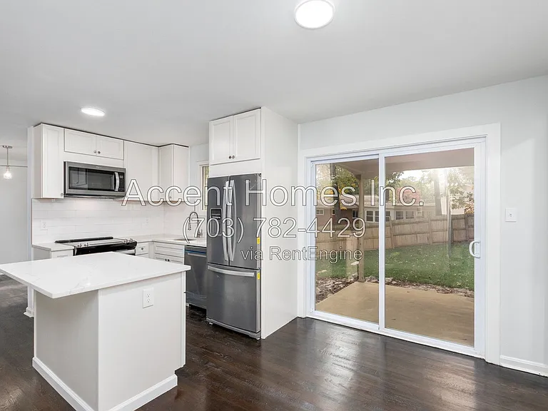 8613 Kenilworth Dr — Photo 10