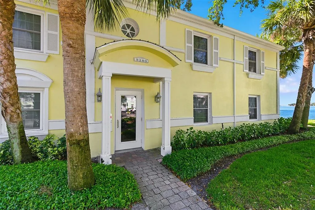 2 bed, 1.0 bath, 825 sqft, $3,500 — Photo 2