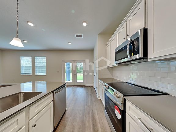 3rd image of 27112 Saint Andrews Ave