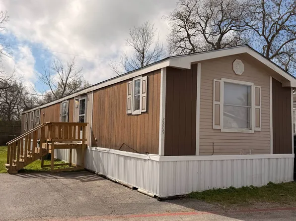 2209 Colonial Dr, Baytown, TX 77520