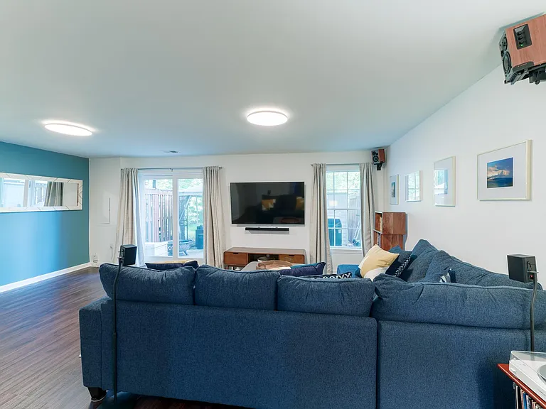 1527 Casino Cir — Photo 34