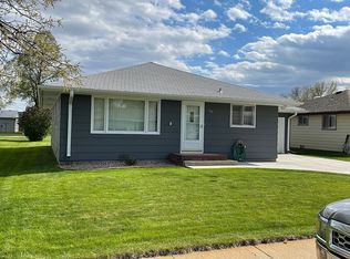 313 E 14th St, Cozad, NE 69130