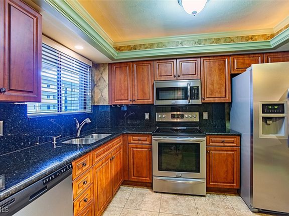 4th image of 2121 Collier Ave APT 316