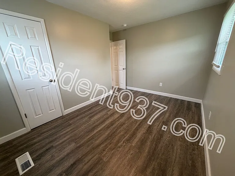 2059 Neff Rd — Photo 8