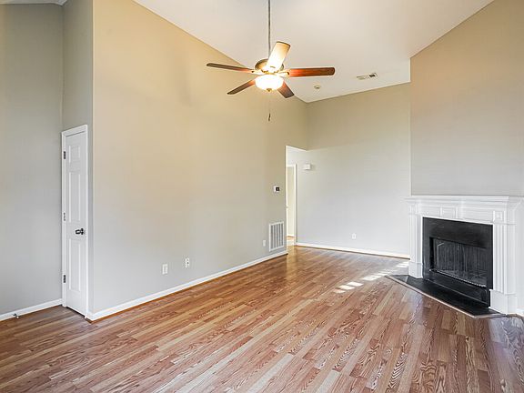 4th image of 820 Thomas Bay Ct