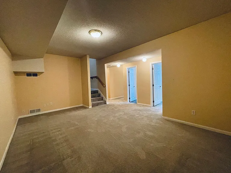 1805 Glenn Hendren Dr — Photo 11
