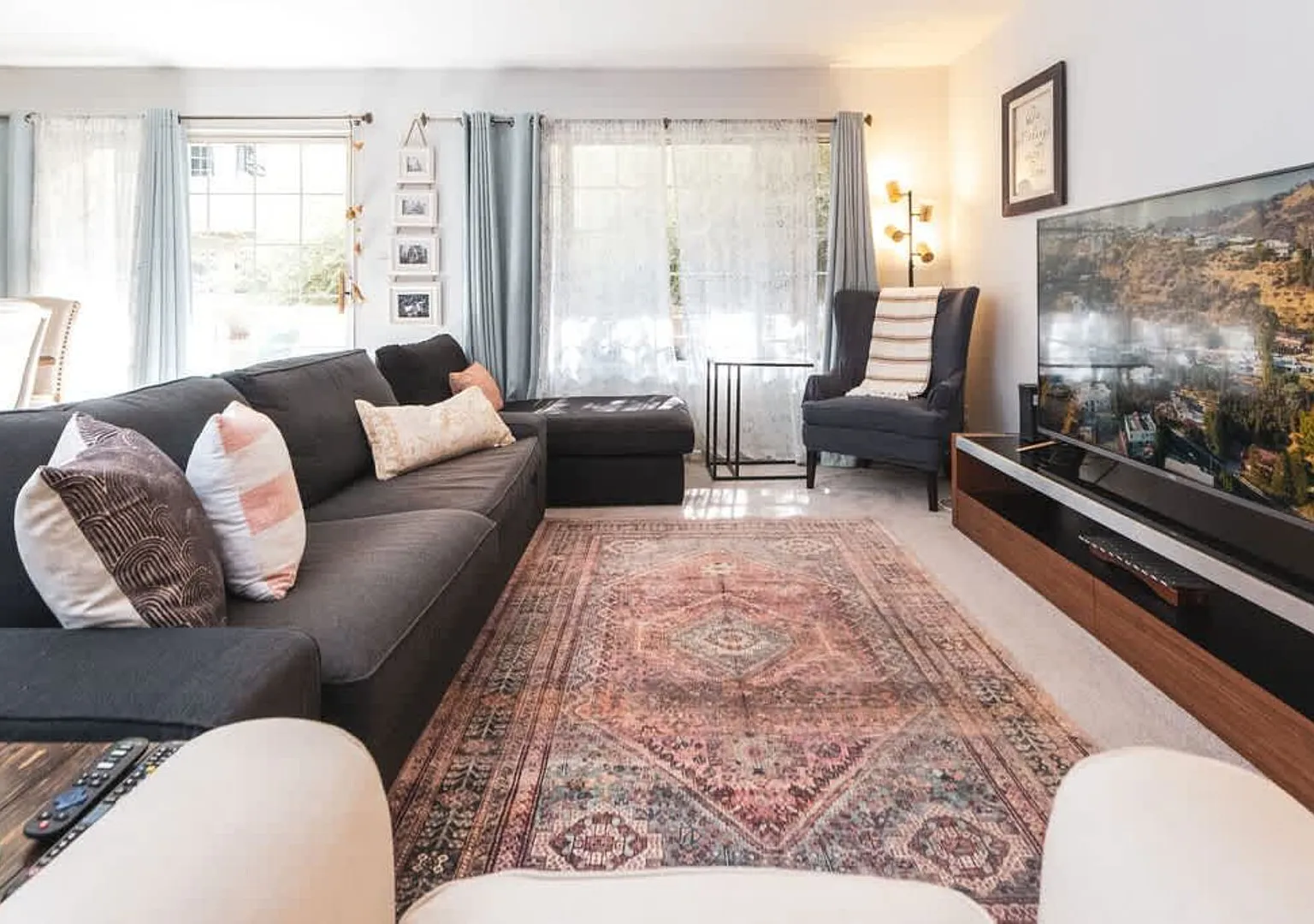 Sherman Oaks 2bed/2bth Condo next to Ventura Blvd — Photo 1