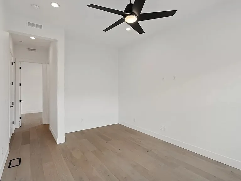 3090 N 49th Ave — Photo 35